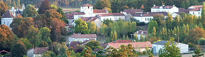 Le château, l'église et le centre bourg
